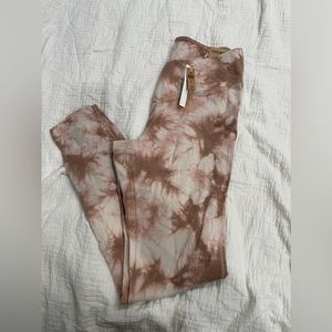 New Victorias Secret PINK women’s size Medium V Crossover Leggings NWT TieDye